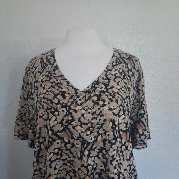 Banana Republic Malibu Tee Animal Print V-Neck Short Sleeve Size XL - Picture 2 of 9